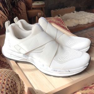 TIEM white Womens spin/peleton cycling shoes size 9.5. SPD Cleats included.